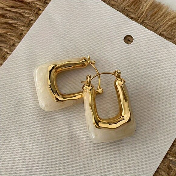 Elegant U-shaped Hoop Earrings, Vintage Style, Resin Exquisite Clasp  Earring - Picture 1 of 9
